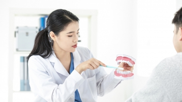 中山口腔医院讲解：疫情期间牙齿松动应如何修复