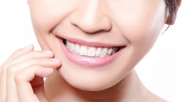 中山牙科医院告诉你损害牙齿健康的6个坏习惯！